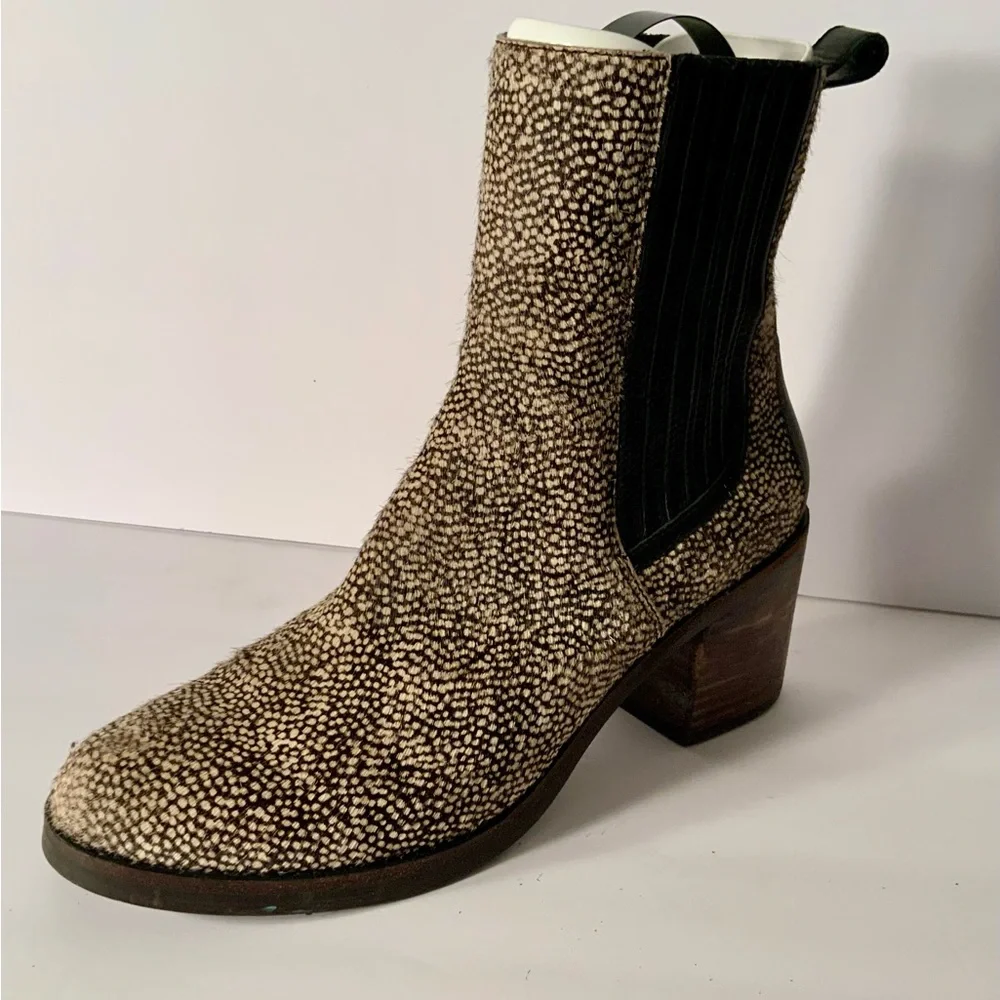 UGG..bullhide leather ankle boots - Picture 3 of 11